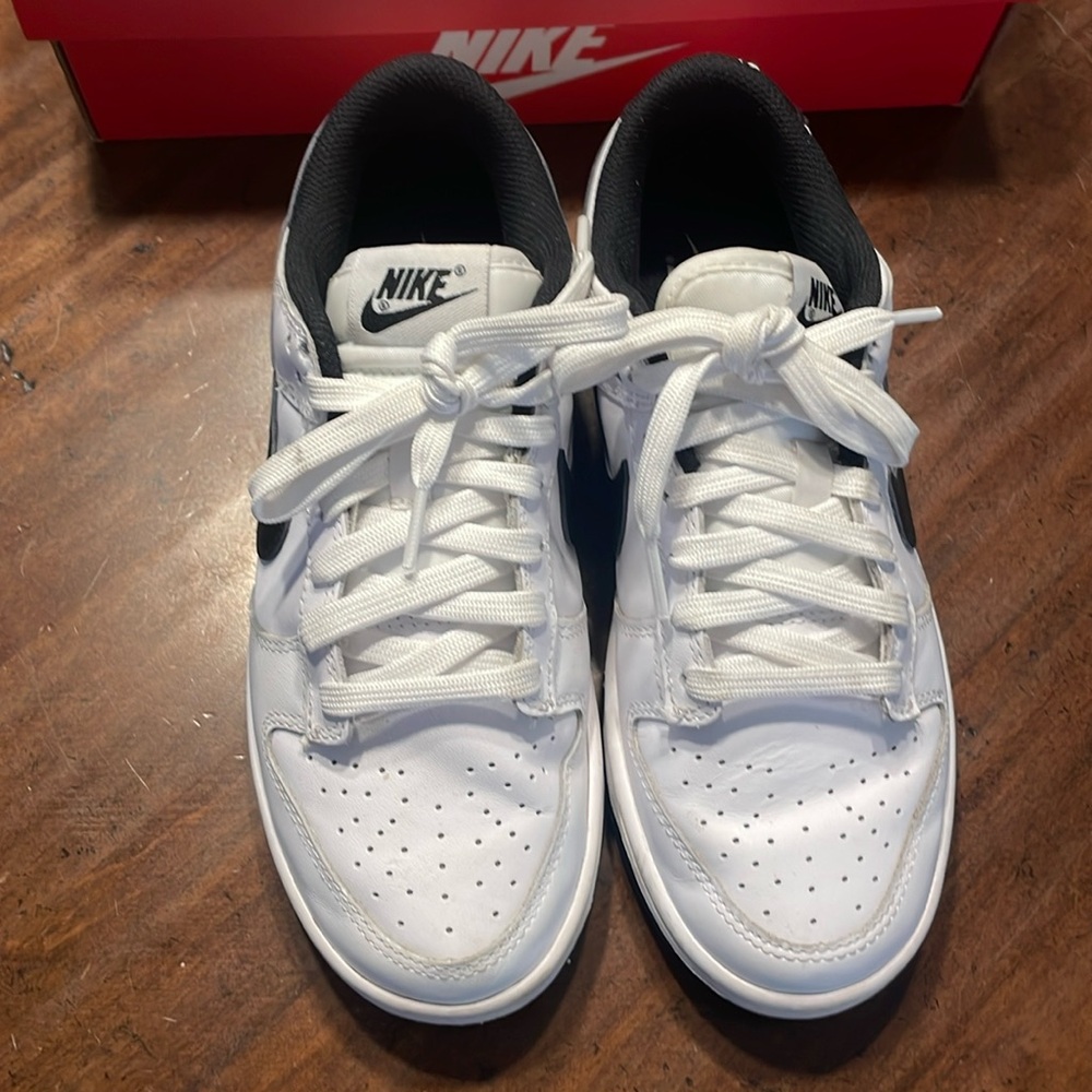 Nike Dunk Low in White/Balck